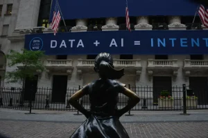 AI & Automation much data, analysts:
